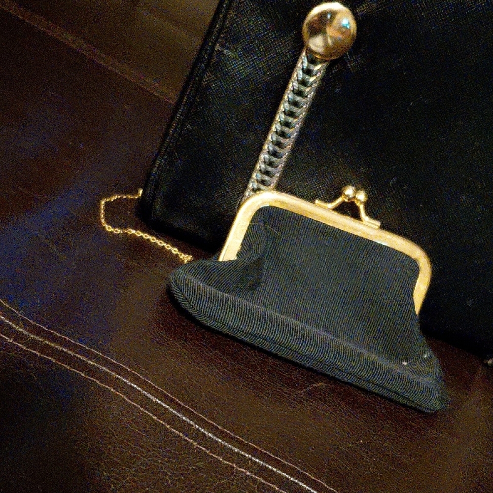 SUMMER SALE Koret Vintage Black and Gold Shoulder Bag - Picture 6 of 9